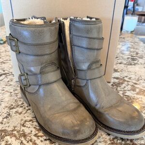 Dirty Laundry: Riotgirl Show Down Pu Grey Boots